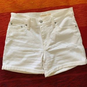 White Levi’s Mid-Length Shorts
